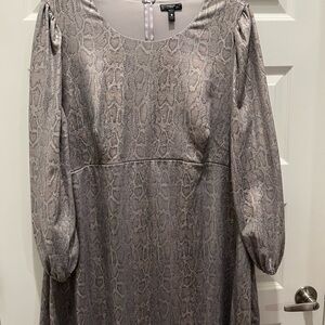 🩶🐍🩶BLOOMINGDALE’SAqua Silver Snake Print Long Sleeve Dress🩶🐍🩶